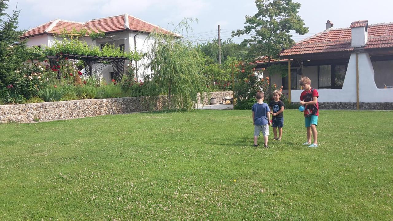 Family Hotel Belvedere Dŭlgopol Buitenkant foto