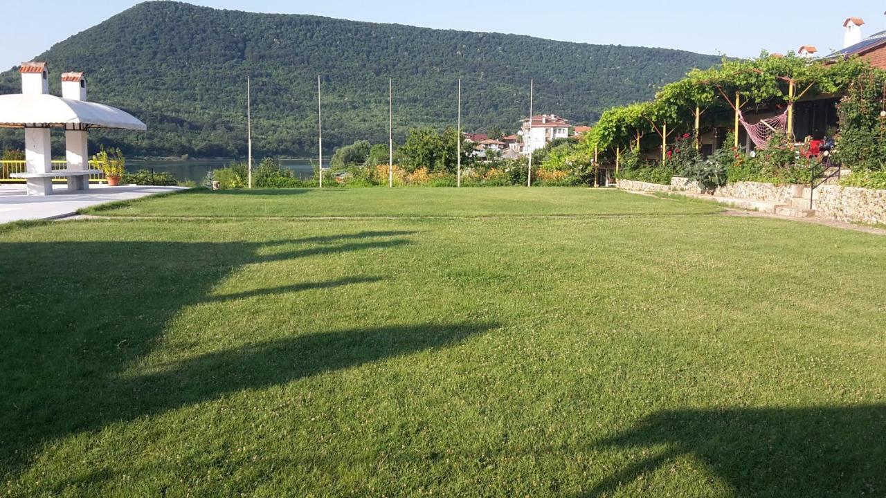 Family Hotel Belvedere Dŭlgopol Buitenkant foto